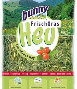 Bunny nature vers gras hooi met rozenbottel
